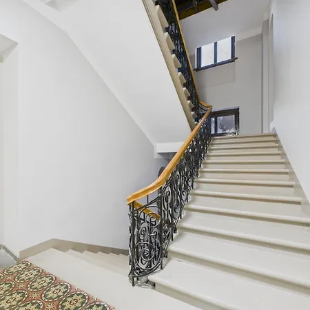 2bd Centre - 10 Min To Old Town